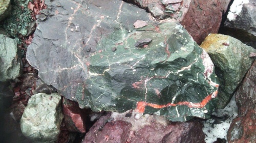 Гигантские зелёные валуны для ландшафтного дизайна весом более 5 тонн купить в Лосино-Петровском