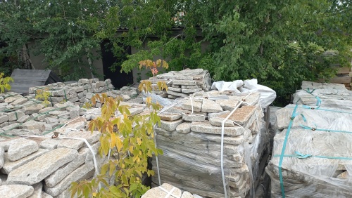 Плитняк галтованный гранитный для ландшафтного дизайна купить в Лосино-Петровском