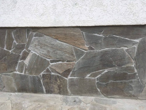 Плитняк златолит Уральский для цоколя, отмостки купить в Лосино-Петровском