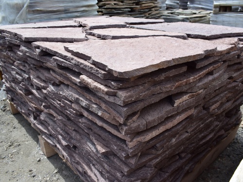 Плитняк лемезит бордовый для облицовки цоколя 20-25 мм  купить в Лосино-Петровском