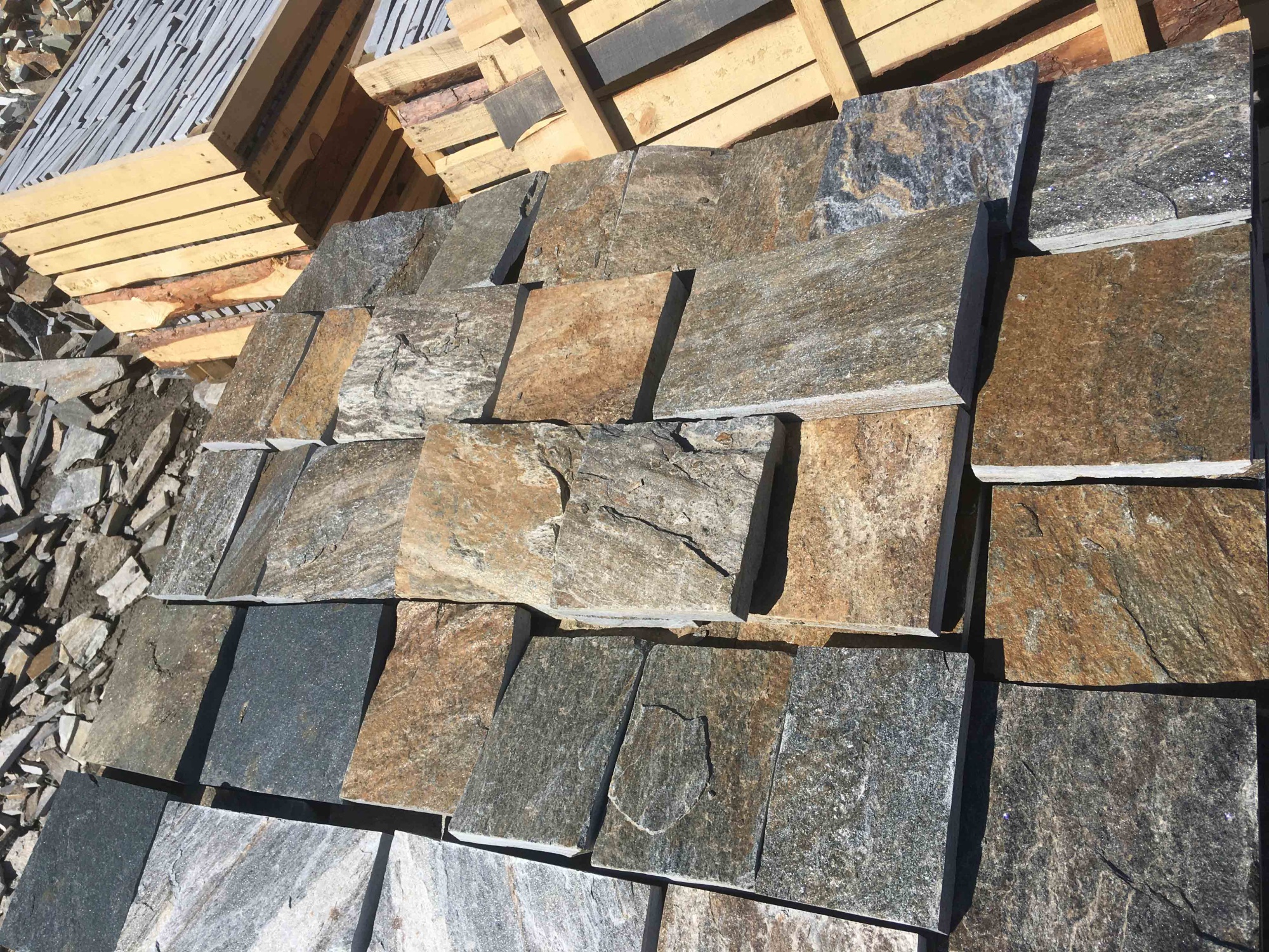 Плитка пилёная златолит Уральский для цоколя, отмостки купить в Лосино-Петровском