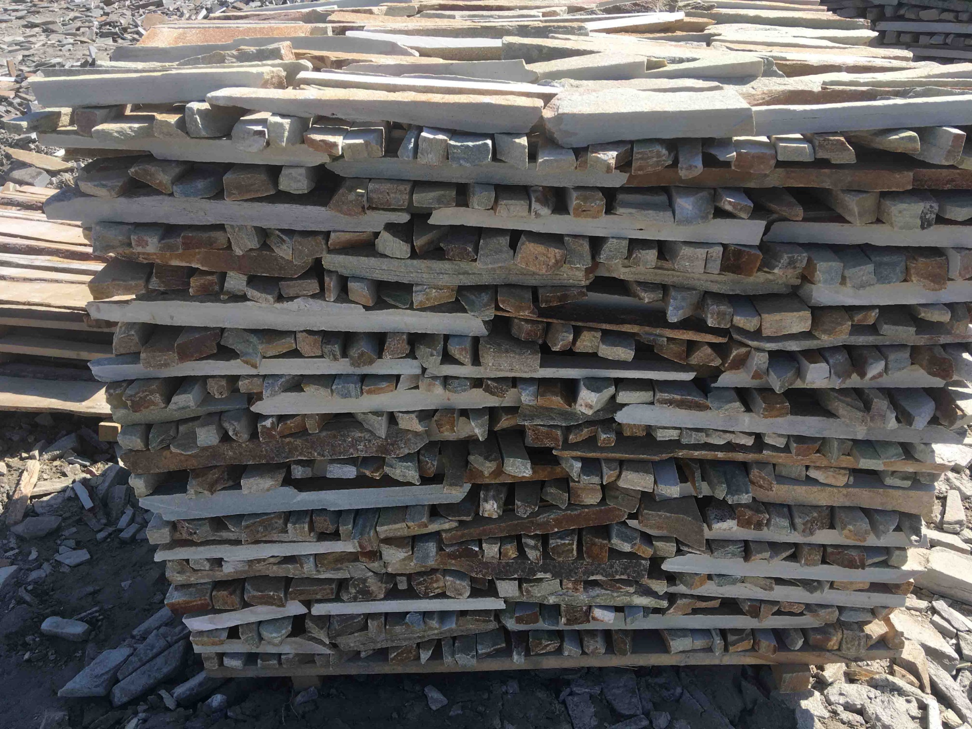 Горбушка златолит золотистый для облицовки купить в Лосино-Петровском