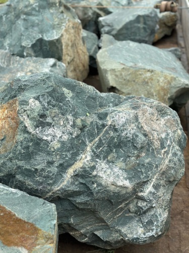 Камни для ландшафтного дизайна зелёные 10-60 килограмм купить в Лосино-Петровском