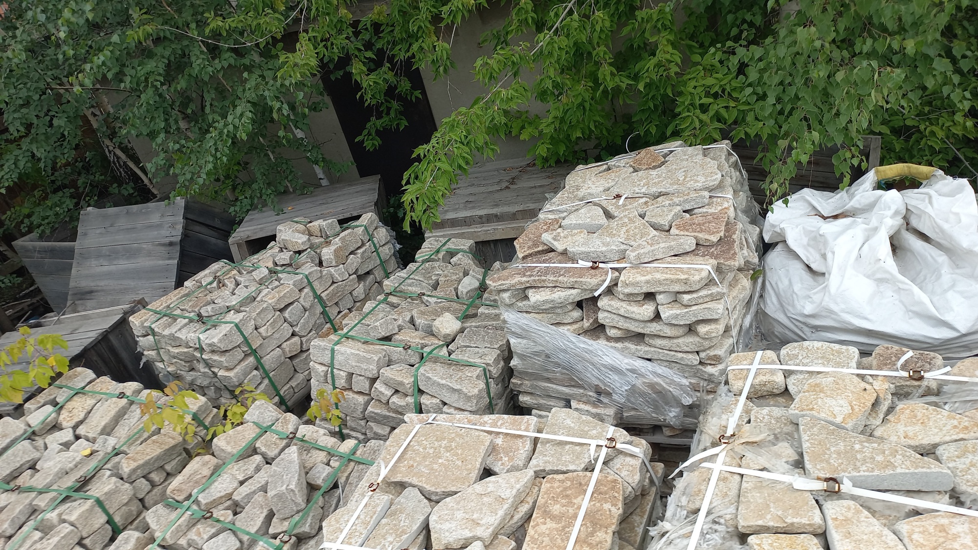 Плитняк гранитный галтованный купить в Лосино-Петровском