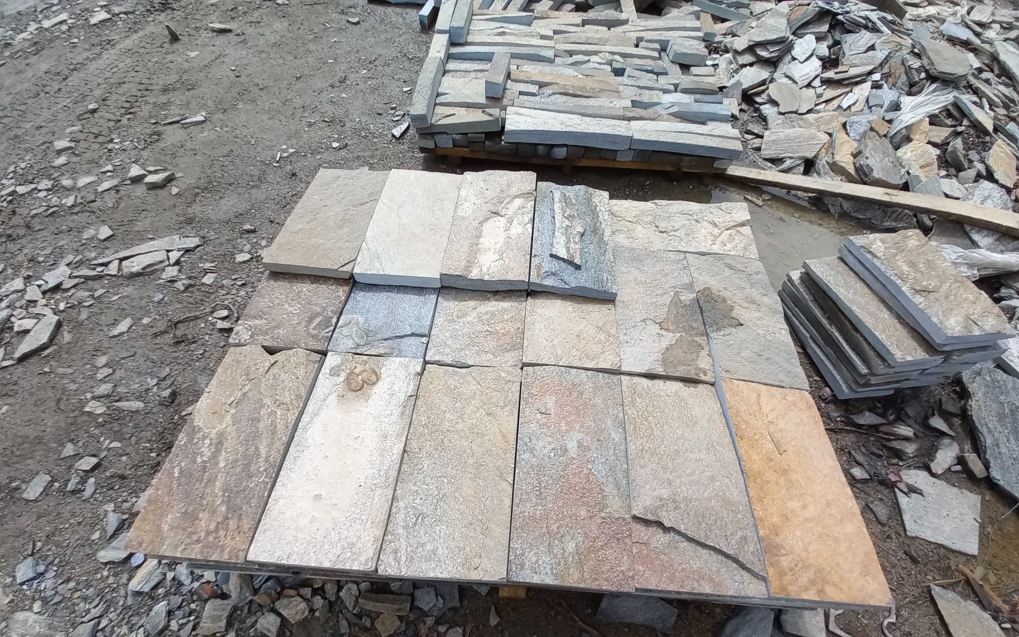 Плитка пилёная златолит Уральский для цоколя, отмостки купить в Лосино-Петровском