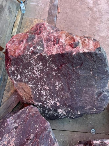 Камни для ландшафтного дизайна красно-фиолетовые 10-60 килограмм купить в Лосино-Петровском