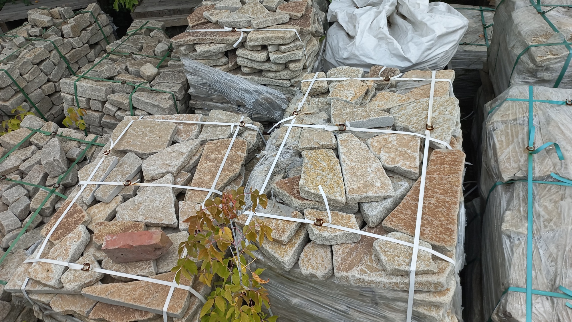 Плитняк гранитный галтованный купить в Лосино-Петровском