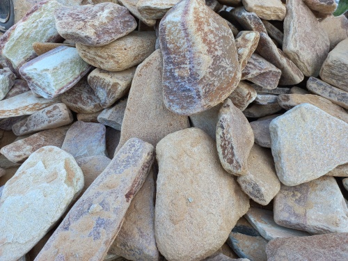 Златолит жёлтый, жёлто-зелёный глыбки и валуны для ланшафтного дизайна купить в Лосино-Петровском