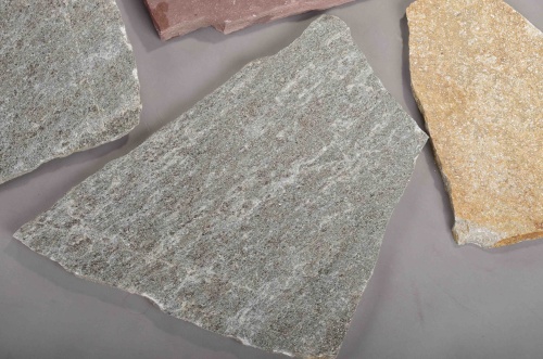 Плитняк златолит Уральский для цоколя, отмостки купить в Лосино-Петровском